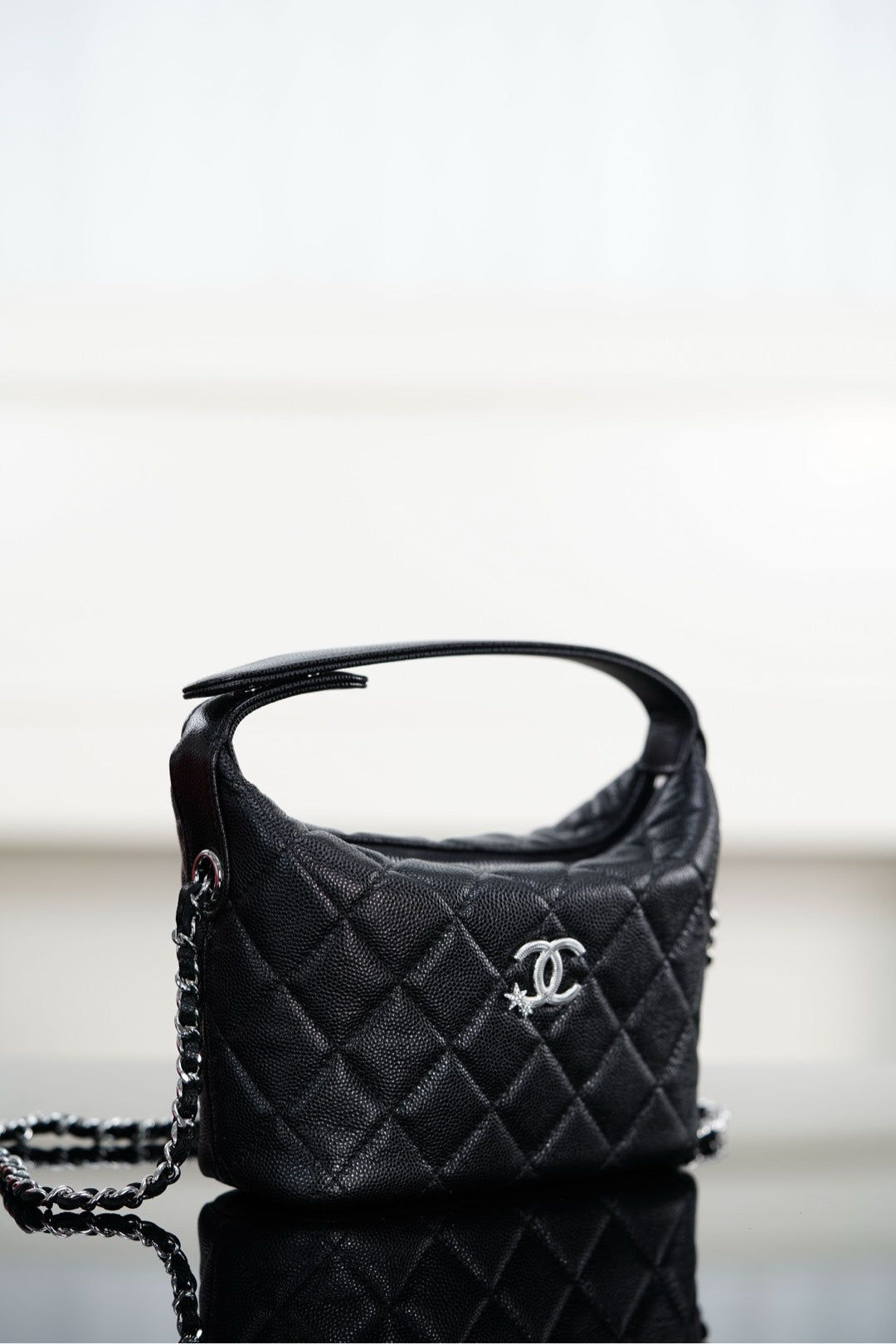 Chanel 𝟐𝟓𝐁 星星扣✨饭盒包 黑银