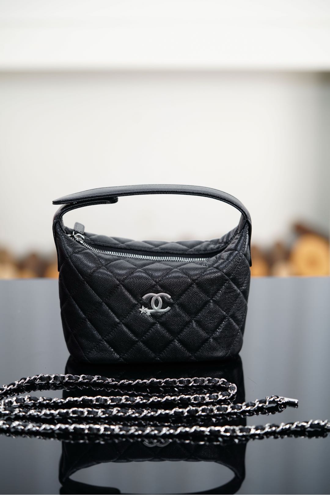 Chanel 𝟐𝟓𝐁 星星扣✨饭盒包 黑银