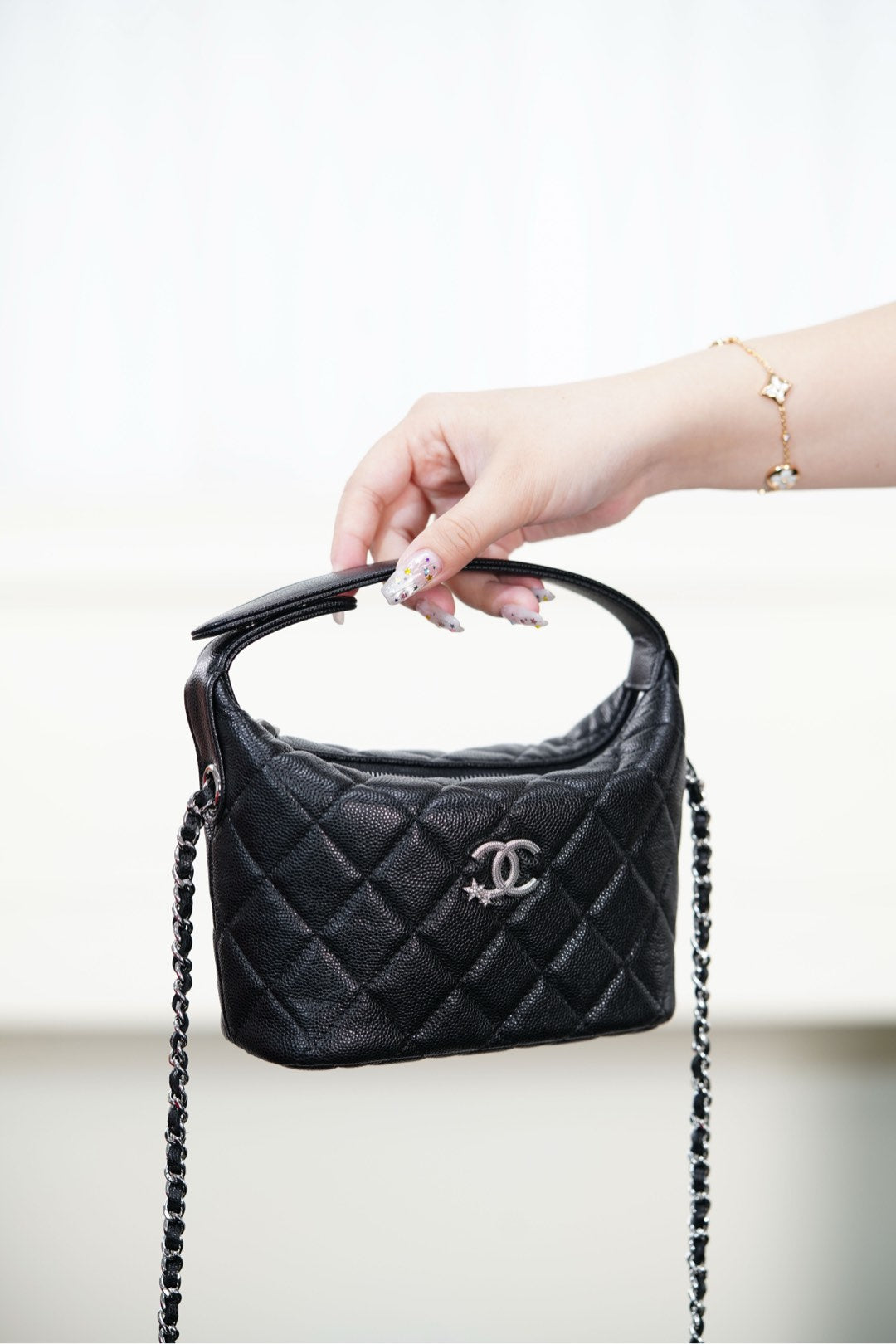 Chanel 𝟐𝟓𝐁 星星扣✨饭盒包 黑银
