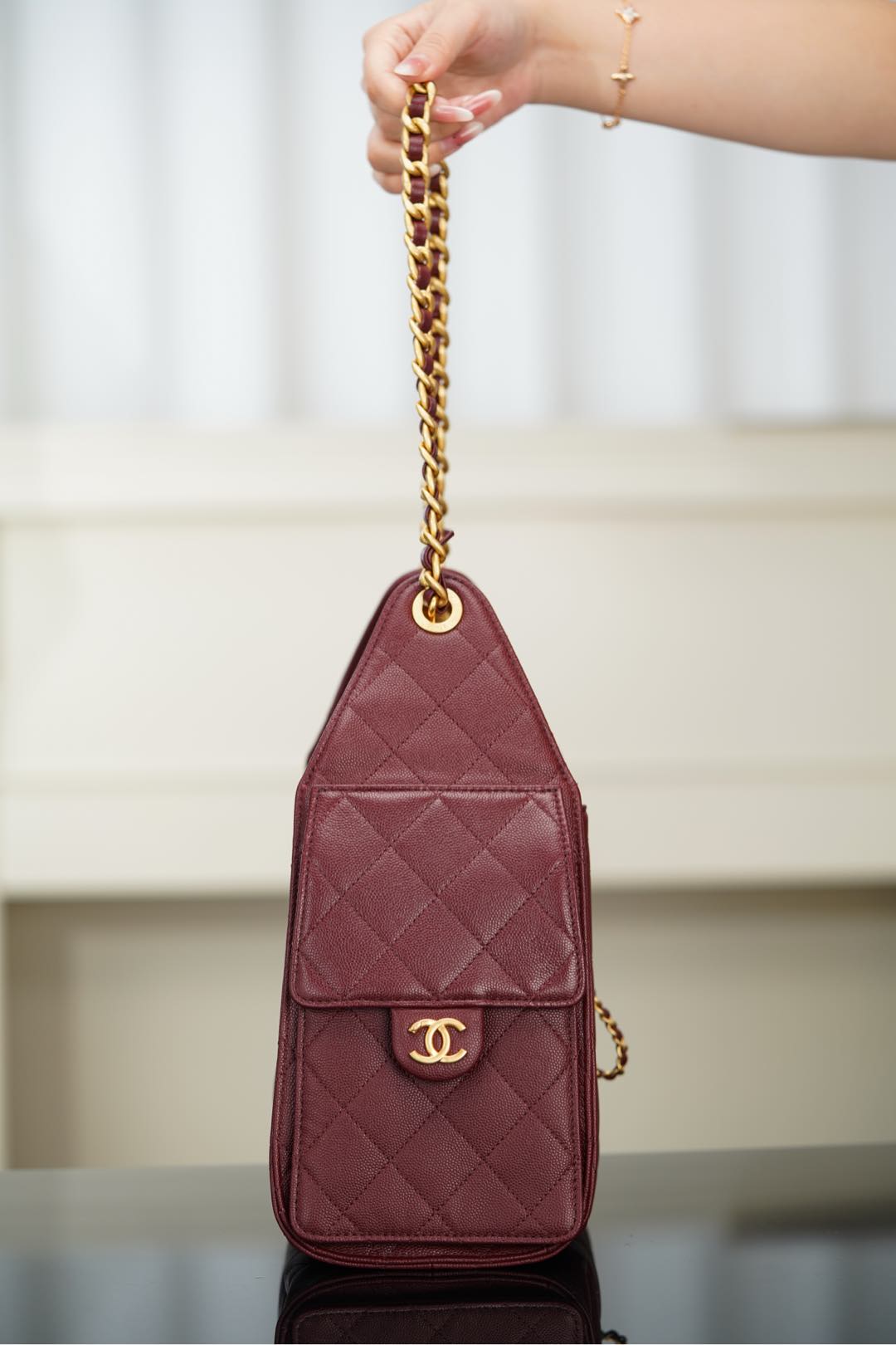 Chanel 𝟐𝟓A 𝐬𝐦𝐚𝐥𝐥 𝐡𝐨𝐛𝐨 抽绳水桶包 酒红色 小号