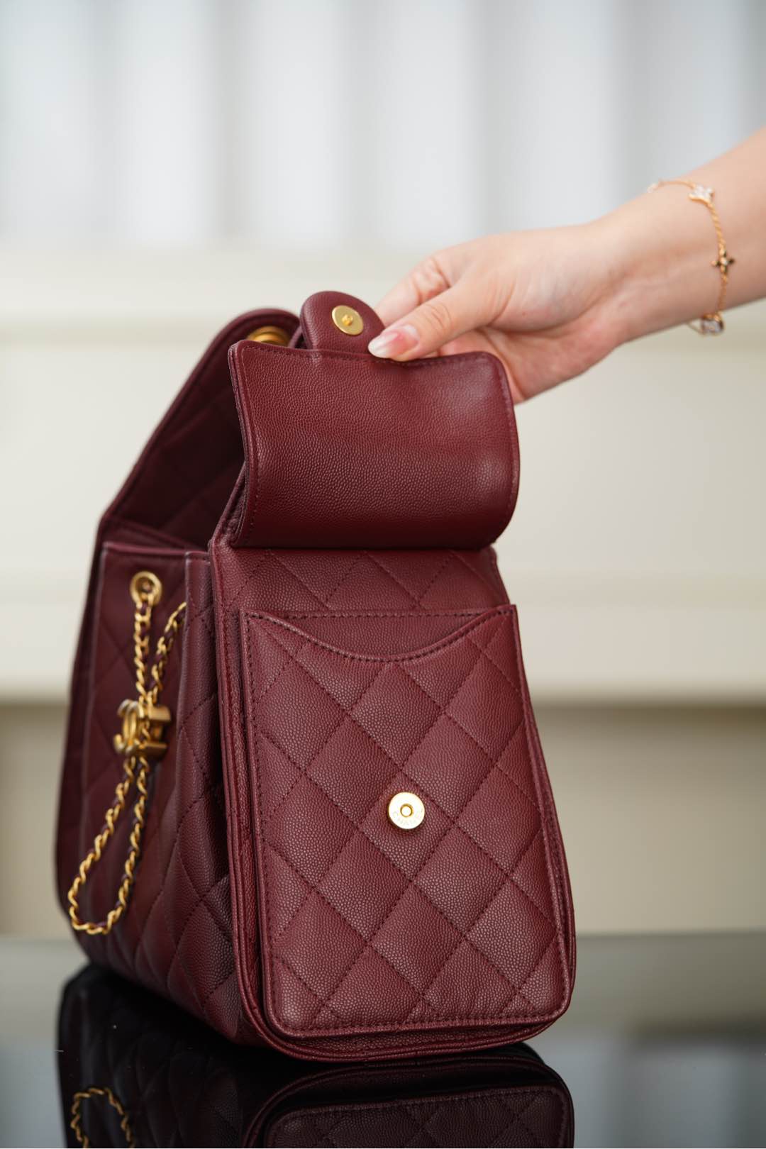 Chanel 𝟐𝟓A 𝐬𝐦𝐚𝐥𝐥 𝐡𝐨𝐛𝐨 抽绳水桶包 酒红色 小号