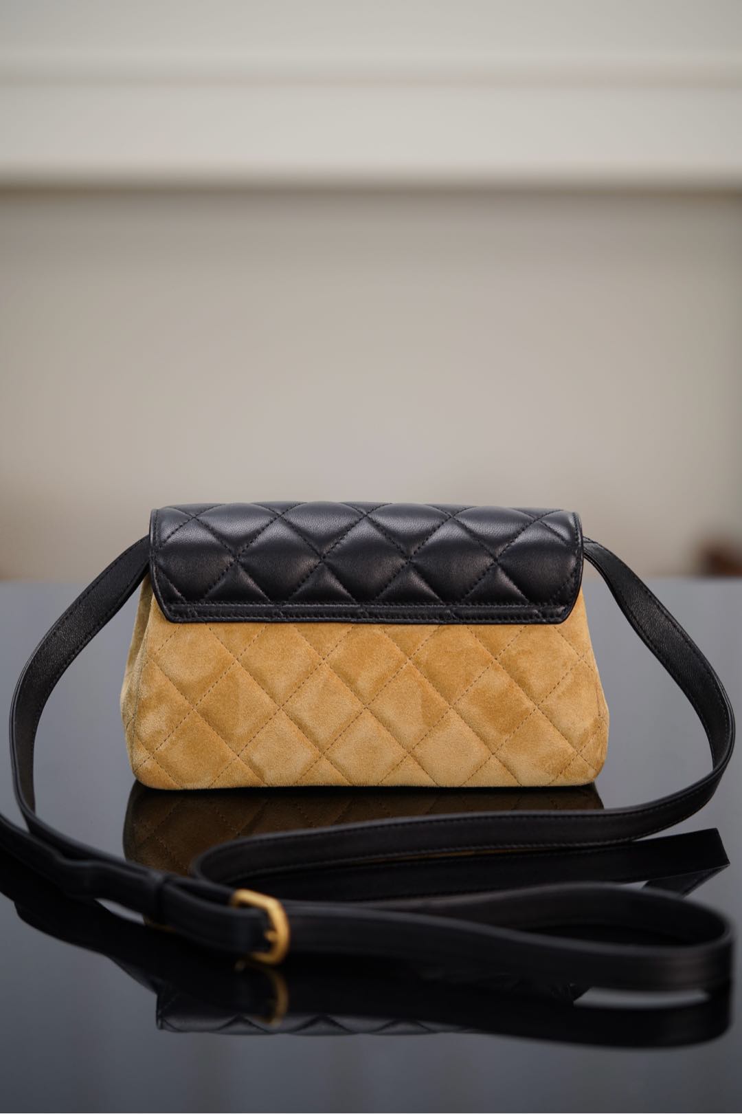 CHANEL 𝟐𝟓𝐀 高级手工坊 拼皮口盖包