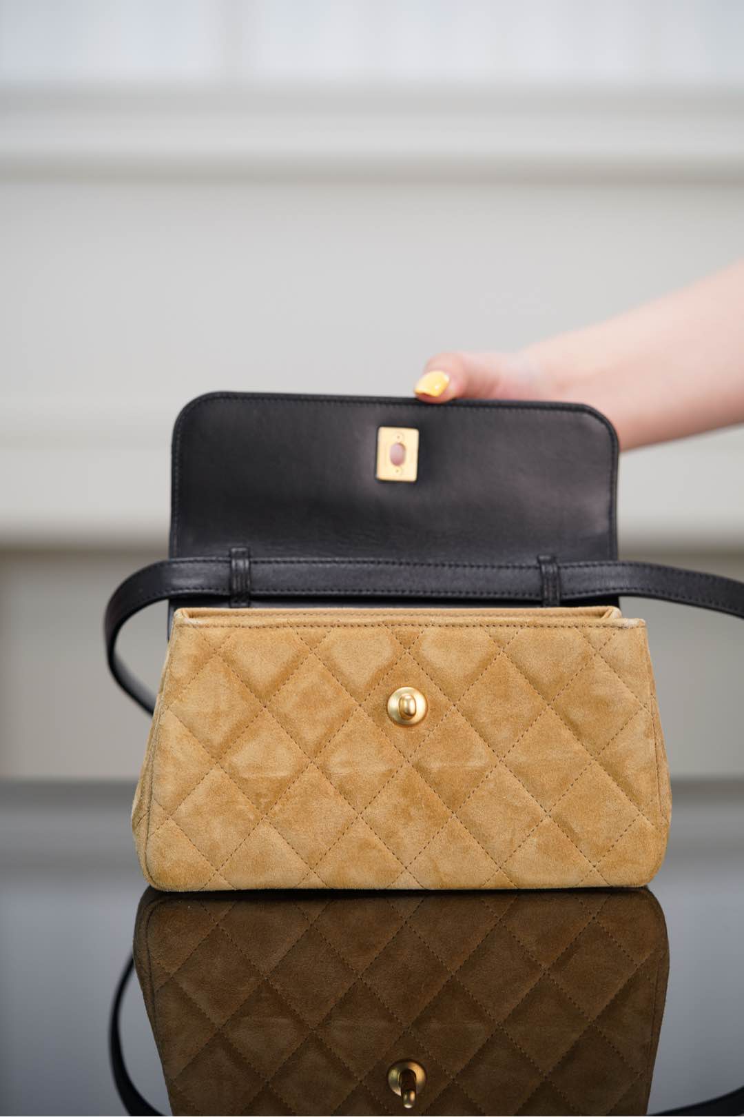 CHANEL 𝟐𝟓𝐀 高级手工坊 拼皮口盖包