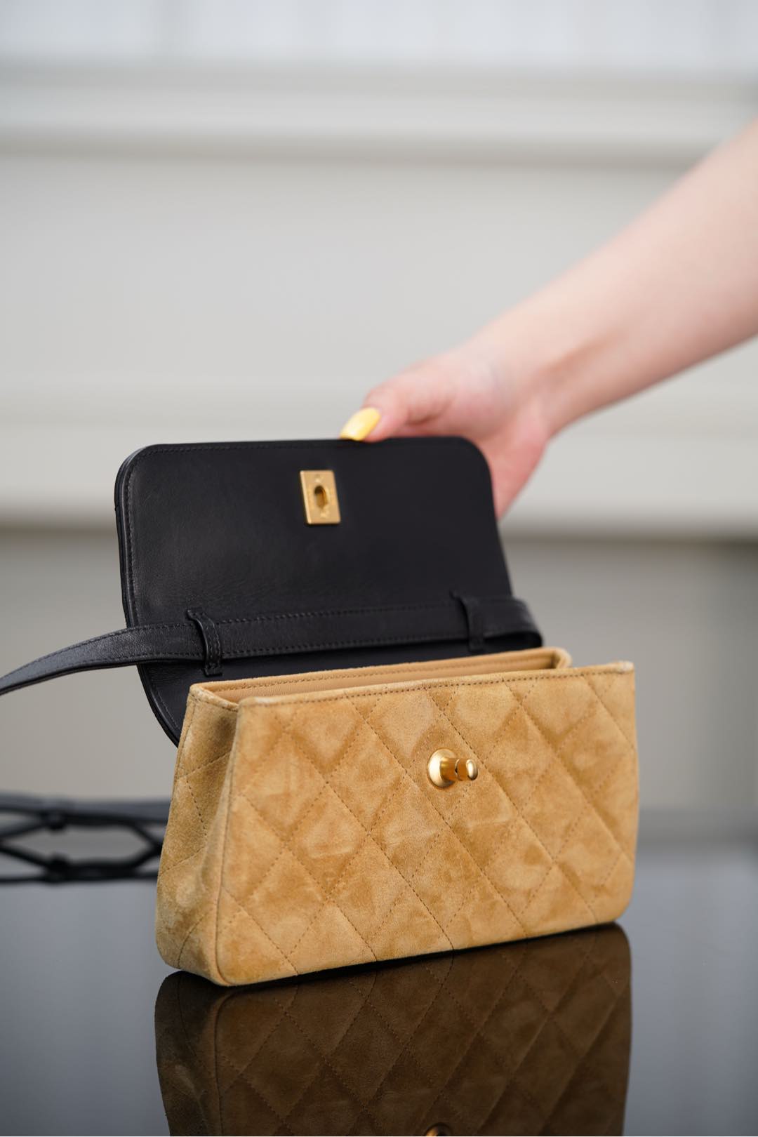 CHANEL 𝟐𝟓𝐀 高级手工坊 拼皮口盖包