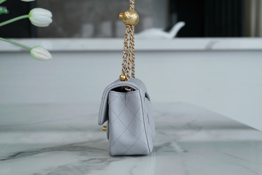 CHANEL 23C 金属球Mini 正品皮 浅灰