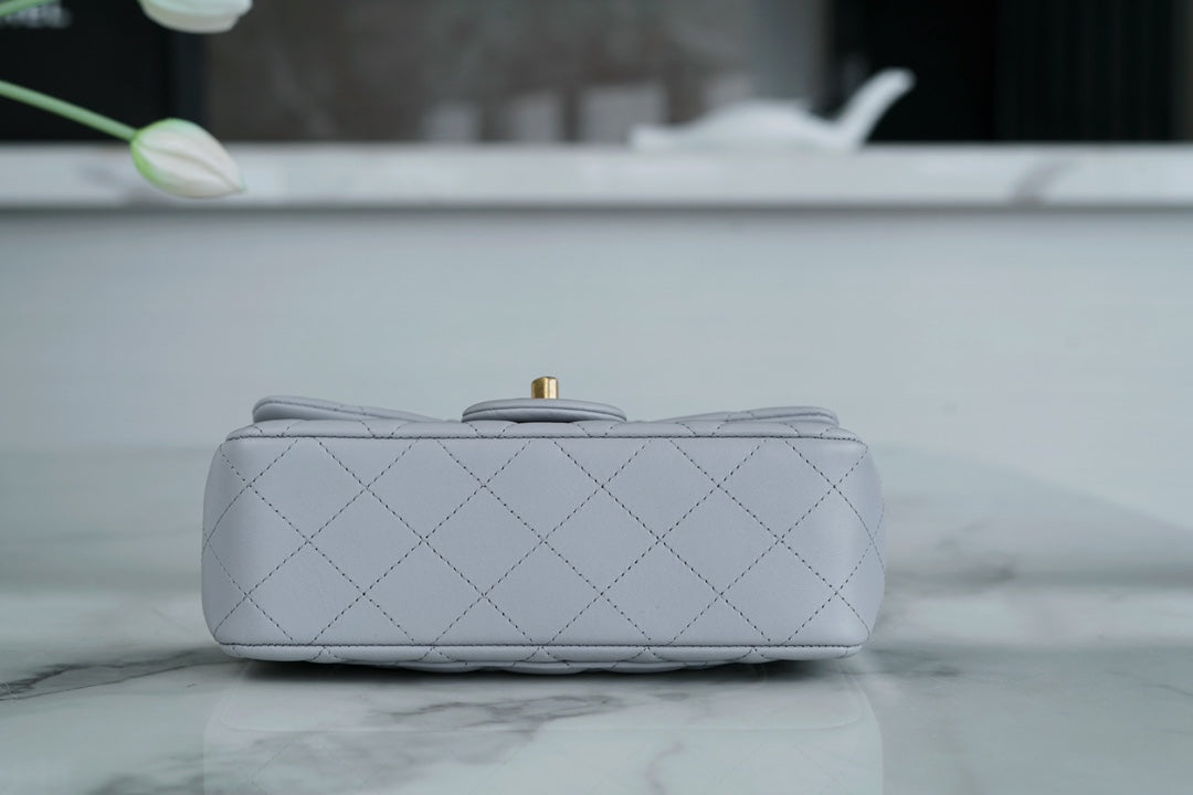 CHANEL 23C 金属球Mini 正品皮 浅灰