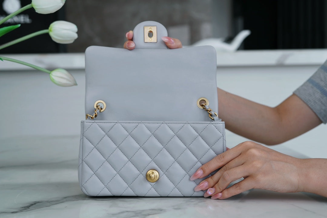 CHANEL 23C 金属球Mini 正品皮 浅灰