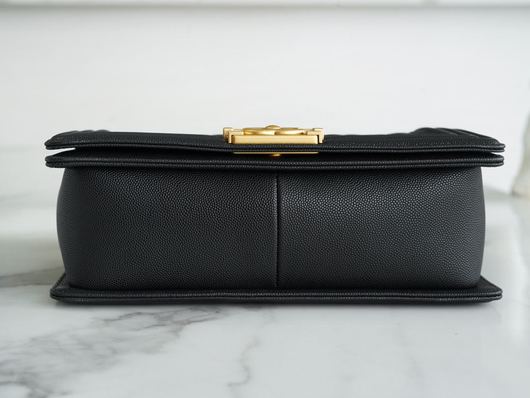 CHANEL 𝗟𝗲𝗯𝗼𝘆 正品皮小球纹 黑金中号