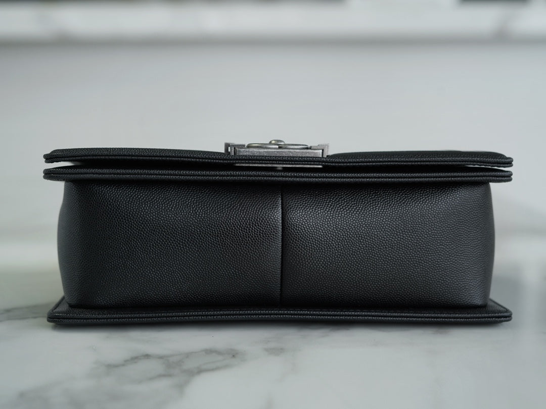 CHANEL 𝗟𝗲𝗯𝗼𝘆 正品皮小球纹 黑银中号