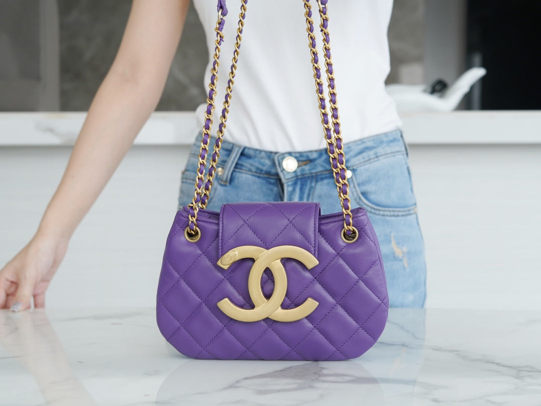 CHANEL 𝟐𝟒𝐂复古大𝒍𝒐𝒈𝒐  邮差包