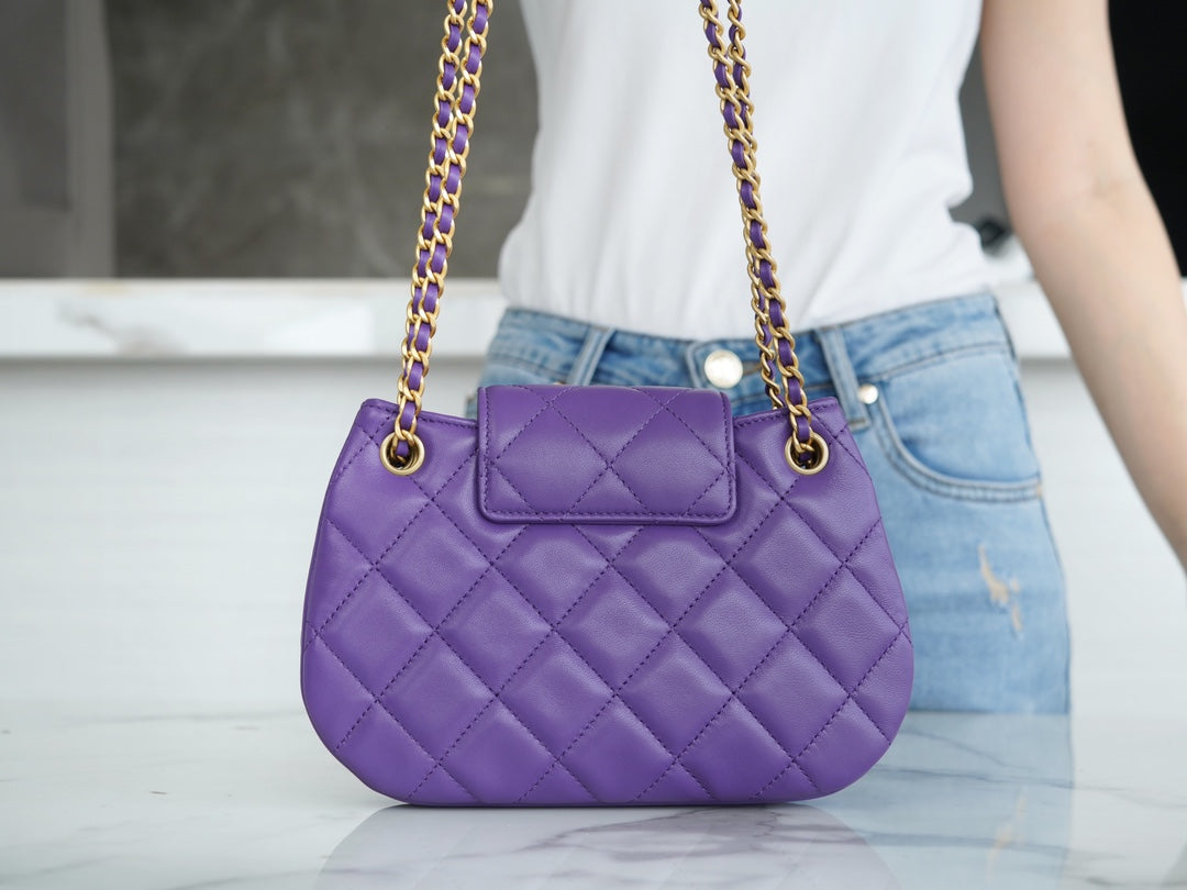 CHANEL 𝟐𝟒𝐂复古大𝒍𝒐𝒈𝒐  邮差包