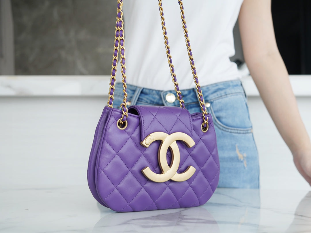 CHANEL 𝟐𝟒𝐂复古大𝒍𝒐𝒈𝒐  邮差包