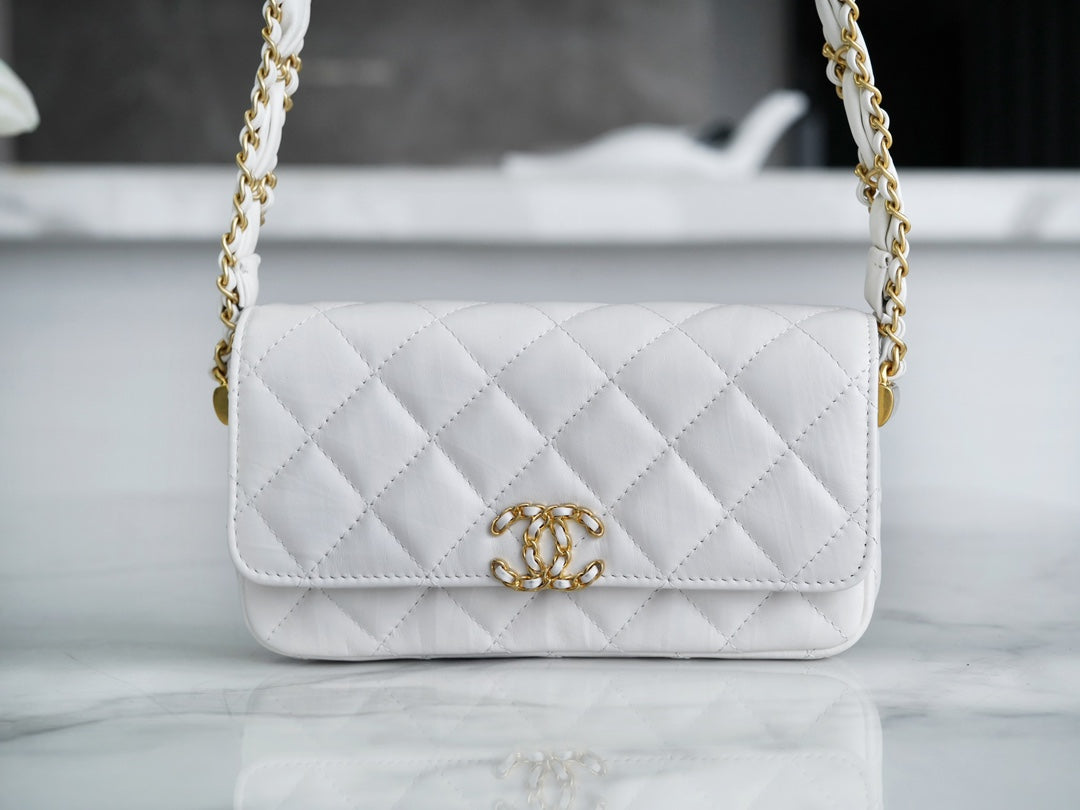 CHANEL 23k 秋冬系列19 宽肩带法棍包 白色