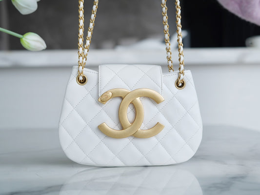 CHANEL 𝟐𝟒𝐂复古大𝒍𝒐𝒈𝒐  邮差包 小号 白色