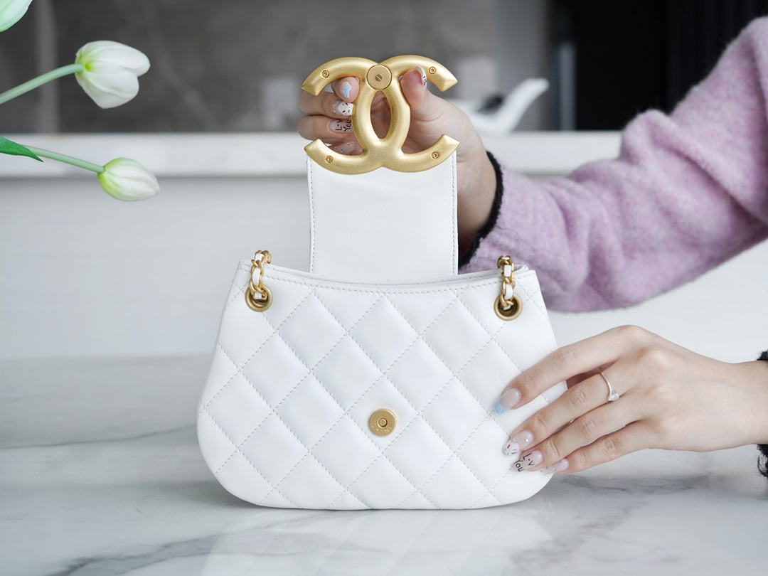 CHANEL 𝟐𝟒𝐂复古大𝒍𝒐𝒈𝒐  邮差包 小号 白色