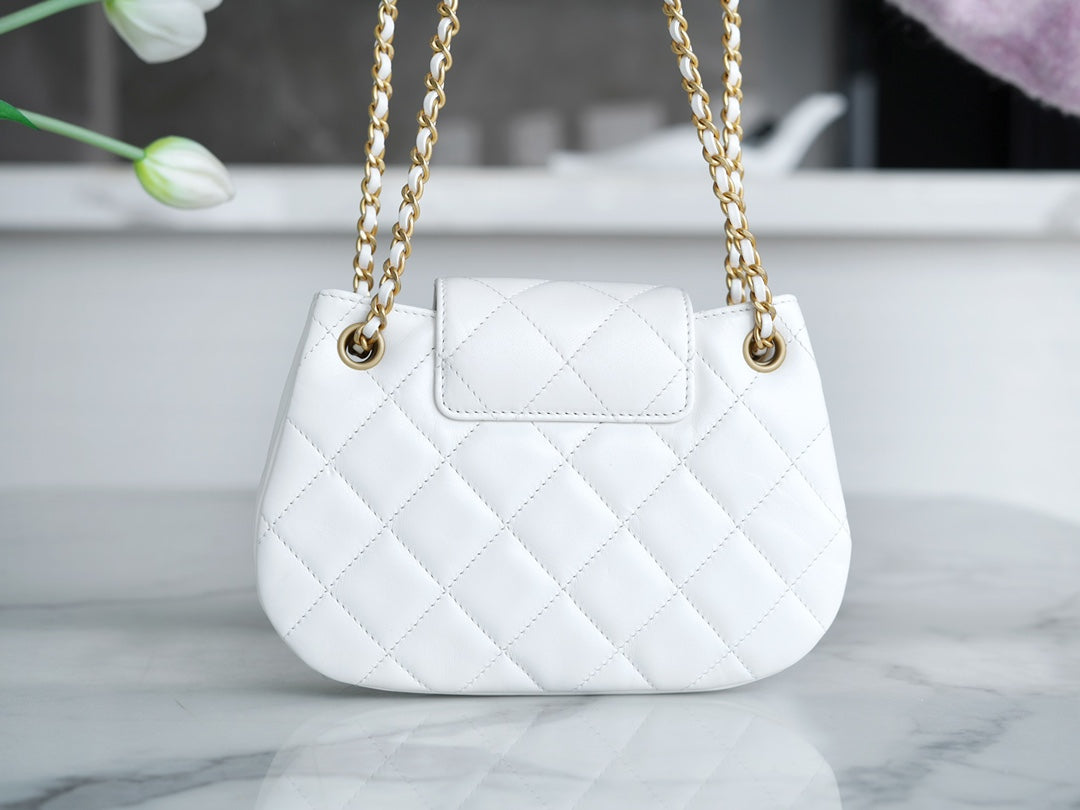 CHANEL 𝟐𝟒𝐂复古大𝒍𝒐𝒈𝒐  邮差包 小号 白色