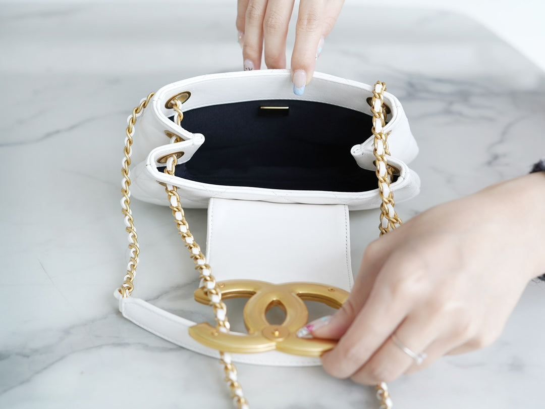 CHANEL 𝟐𝟒𝐂复古大𝒍𝒐𝒈𝒐  邮差包 小号 白色
