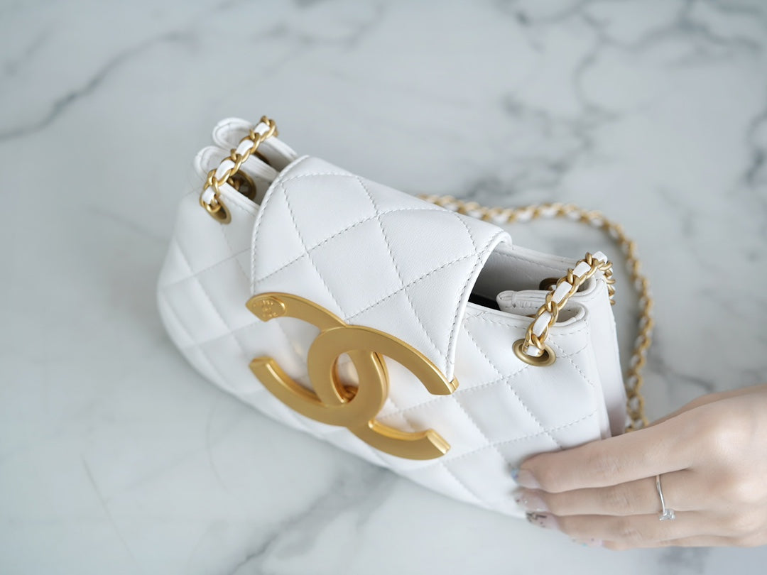 CHANEL 𝟐𝟒𝐂复古大𝒍𝒐𝒈𝒐  邮差包 小号 白色