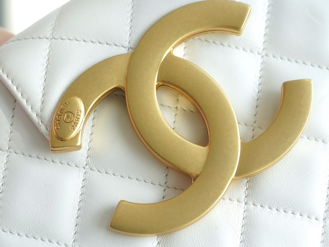 CHANEL 𝟐𝟒𝐂复古大𝒍𝒐𝒈𝒐  邮差包 小号 白色