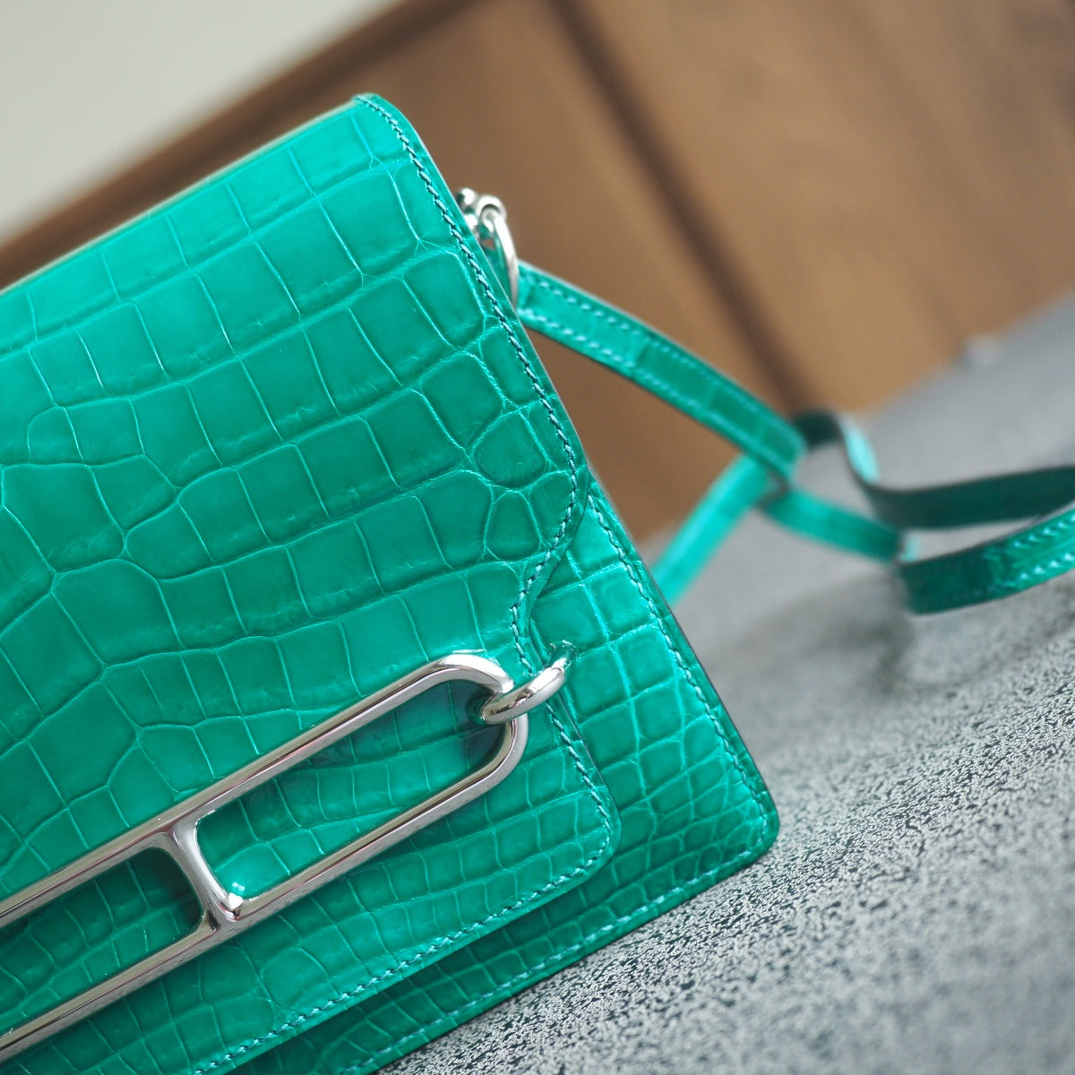 Hermes Roulis 19cm 6Q/翡翠绿/Vert emeraude Shiny cror leather Palladium hardware