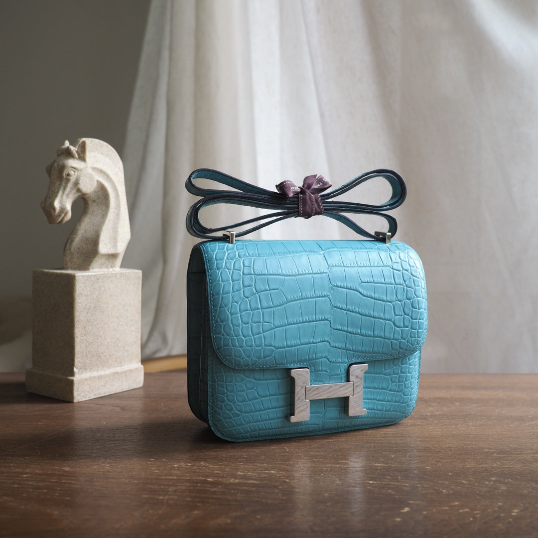 Hermes Constance 19cm 08/圣杯蓝/Blue pale Coro leather Palladium hardware